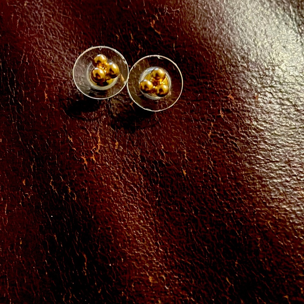 Really cute small gold earrings